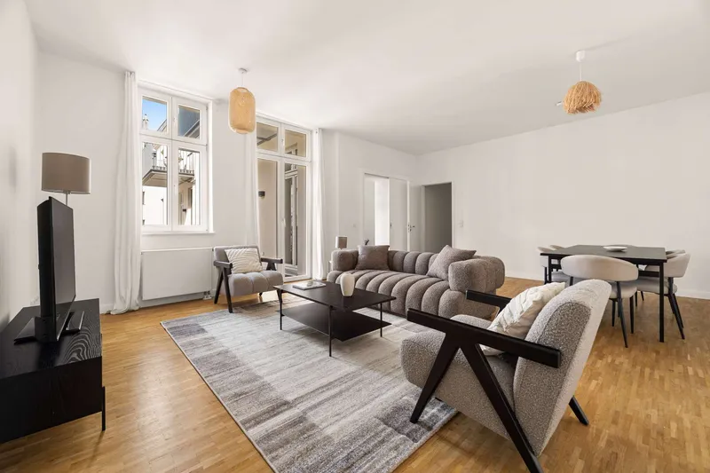 Beeindruckende 3-Zimmer-Wohnung in Mitte - voll möbliert — photo 1